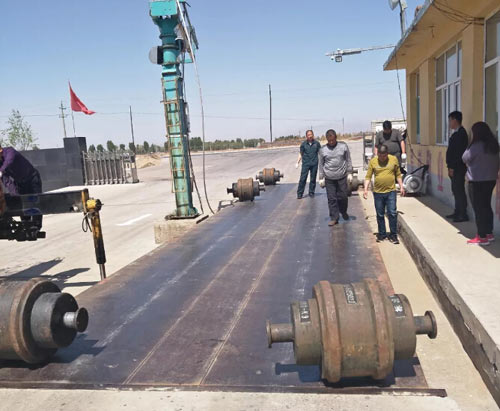 昭平縣對(duì)縣內(nèi)企業(yè)在用地磅開展計(jì)量驗(yàn)定工作